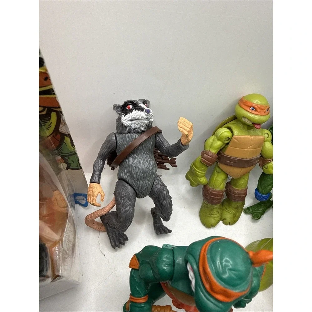 LOT 19 TEENAGE‎ MUTANT NINJA TURTLES ACTION FIGURES